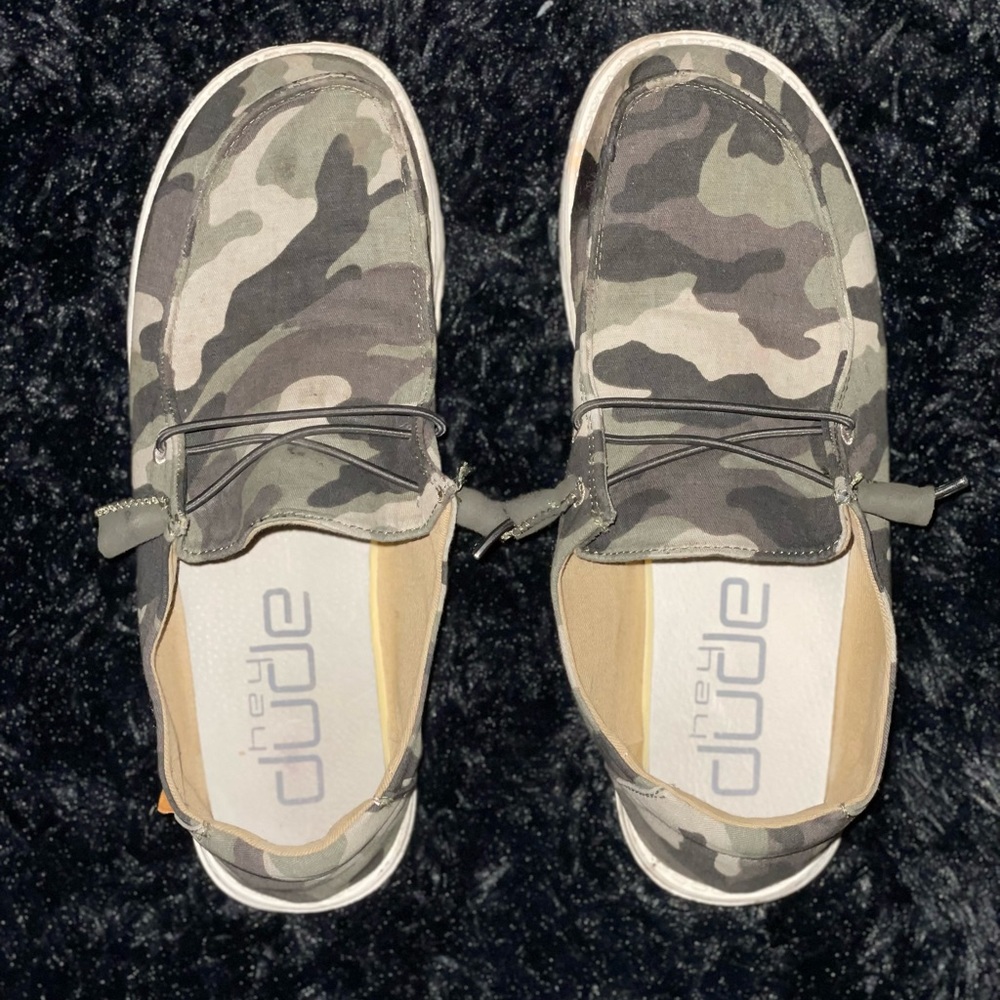 Women’s Wendy Camo Hey Dudes size 9